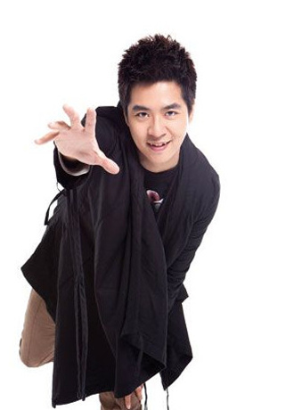 dj丁丁:2007年起担任动感101《音乐万花筒》节目主持人至今;此外,还