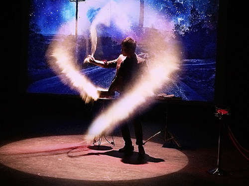 中国最好的小剧场魔术秀第四季《旅程》-"年终大爬梯"