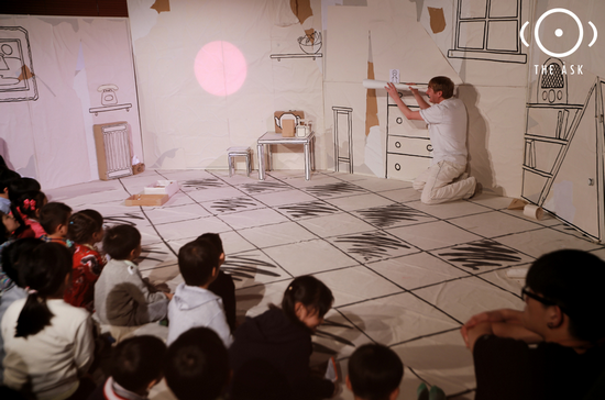 纸板屋剧场 英国谐趣纸偶剧《纸美人》