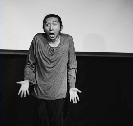 导演,编剧,演员:王梓 默剧演员,默剧剧团拿大顶剧社成员之一.