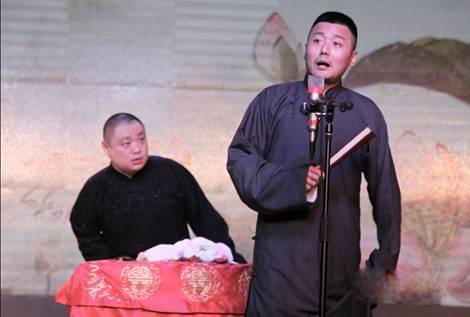 另外还有金岩与马春然搭档带来的传统新编节目《爆笑乌龙院》.