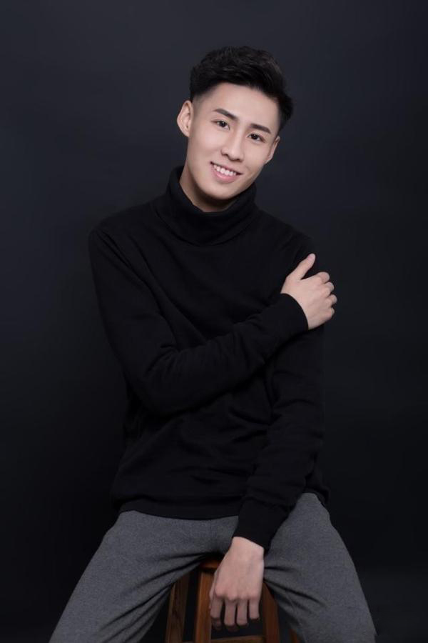 黄威,1999年9月22日出生于江西,内地独立流行歌手.