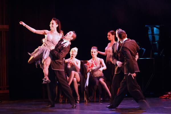 演出节目单 (以演出现场为准) 上半场 la yumba 雍博女郎 bailando