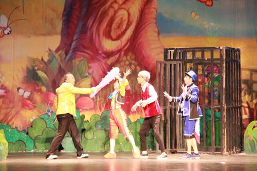 匹诺曹是哪国的故事 ac94bc2ee9488abb.jpg