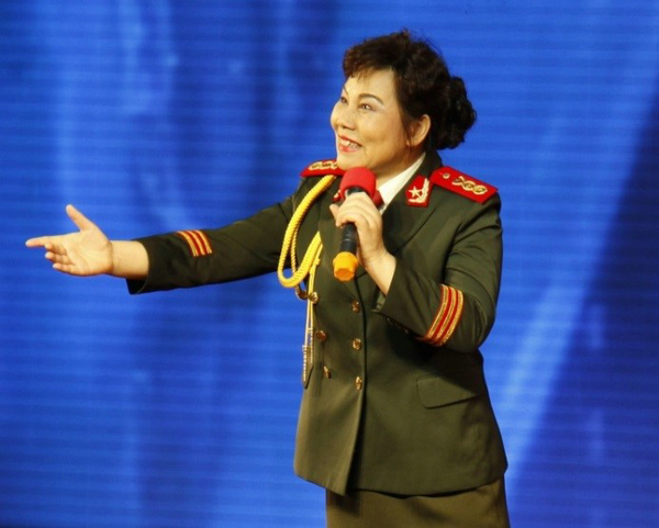 芳华《我和我的祖国》---经典老歌演唱会