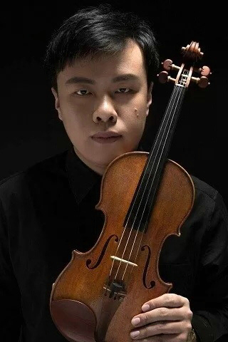 姚亮,青年小提琴演奏家.中国电影乐团小提首席兼独奏演员.