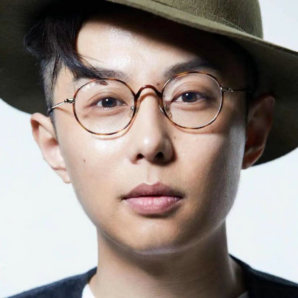 郎昆团队倾情打造话剧《西去东来>编剧:孙昊宇资深喜剧编剧舞美设计